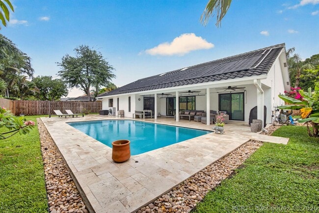 Building Photo - 12897 La Rochelle Cir