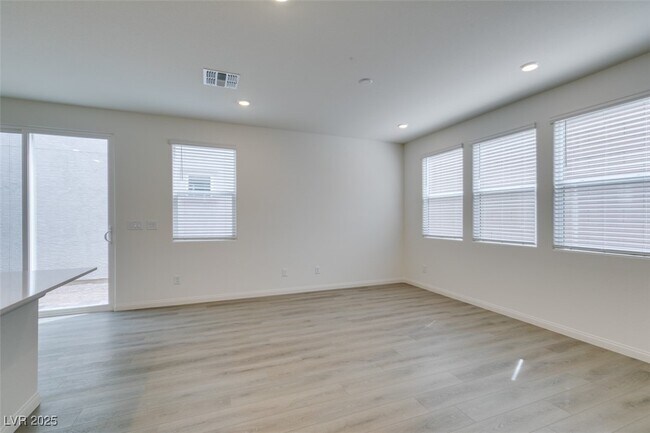 Building Photo - 9133 Vesey Ave