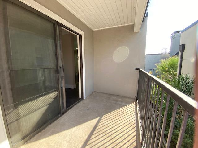 Building Photo - 935 La Posada Dr