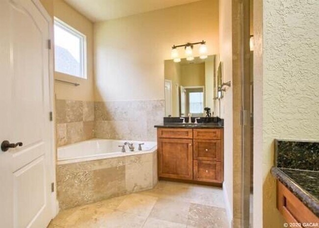 Building Photo - Beautiful 4-Bedroom Home in Willow Oaks Plantation