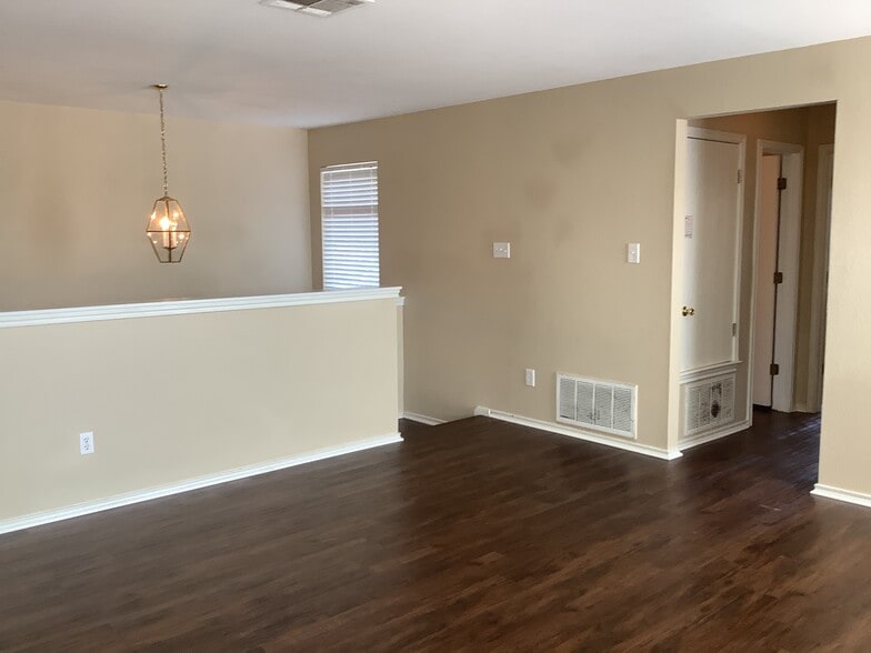 Building Photo - 206 Pheasant Trl