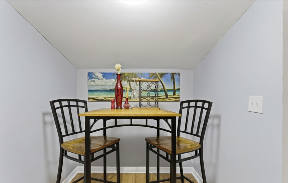 Building Photo - 1811 Eastern Dr