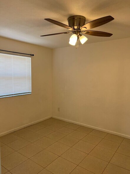 Building Photo - 10309 Kentucky St