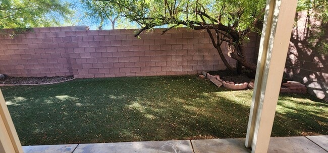Building Photo - Charming 3 bedroom home with great curb ap...