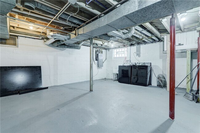 Building Photo - 162 Merchants Rd