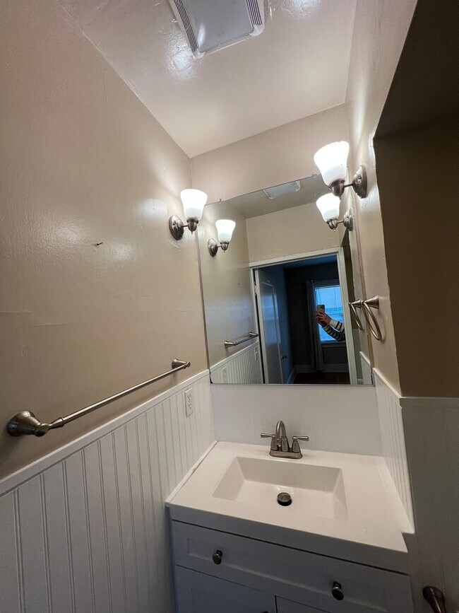 Building Photo - Come check out this Lovely home located in...