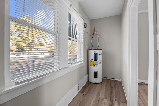 Building Photo - 620 Starling Way