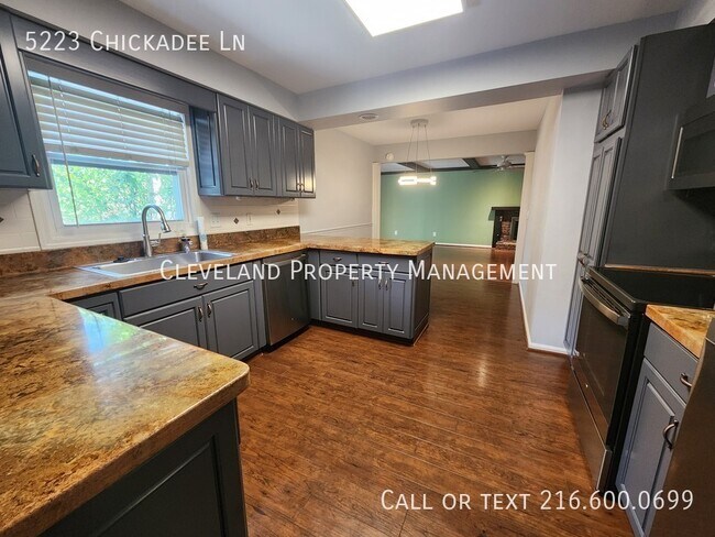 Building Photo - 5223 Chickadee Ln