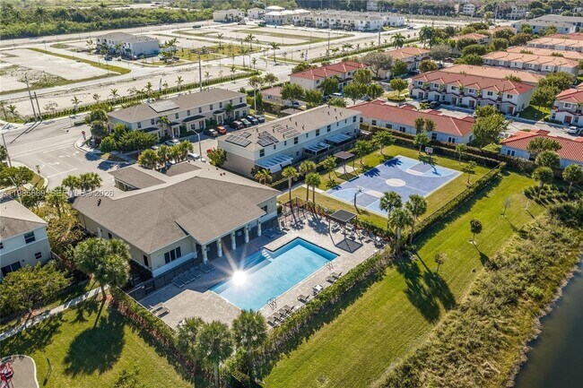 Building Photo - 495 NE 5th Ln