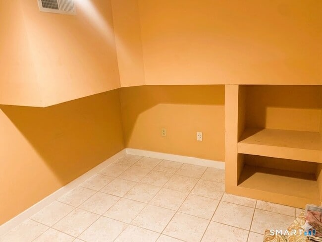 Building Photo - 15 Coral Dr