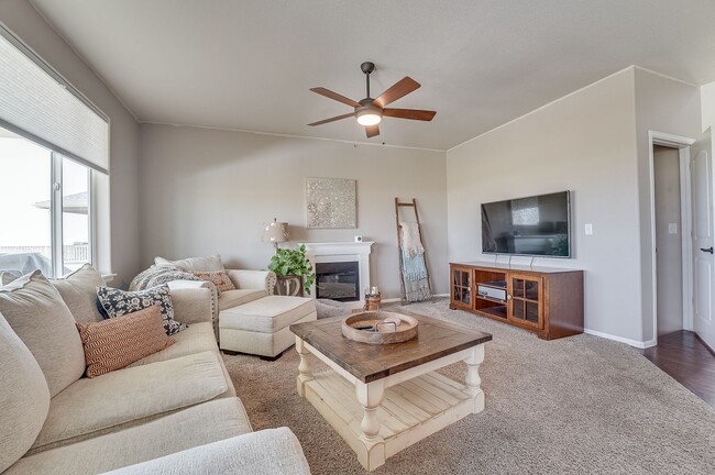 Building Photo - Stunning 4 Bed, 3 1/2 Bath House in Severance!