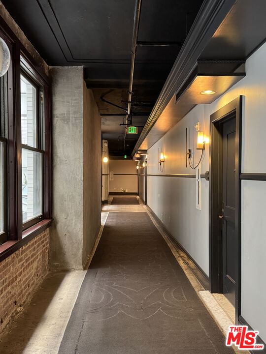 Building Photo - 460 S Spring St