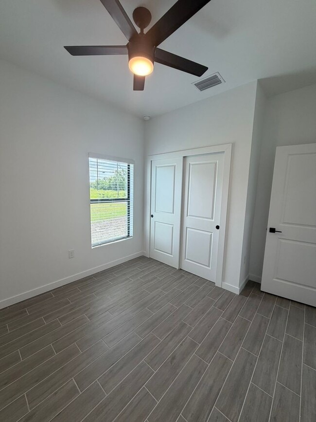Building Photo - 2212 Leda Ave S
