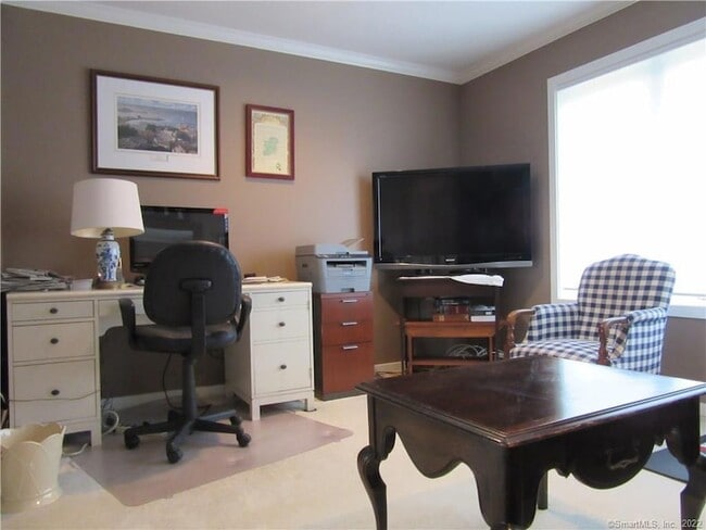 Building Photo - 18 Fox Run