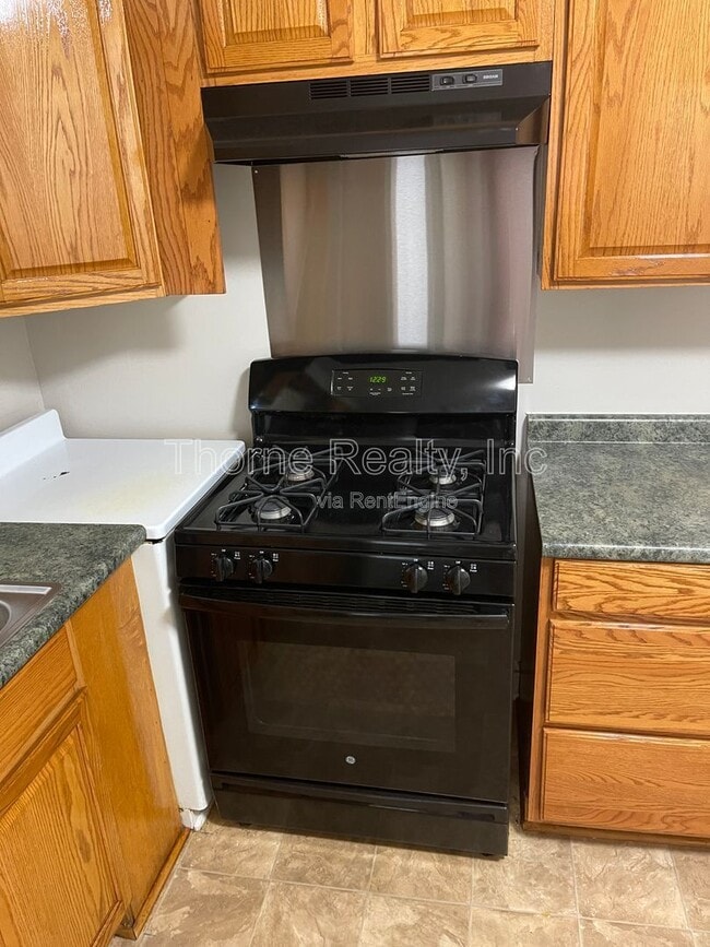 Building Photo - 1809 Bedford Rd