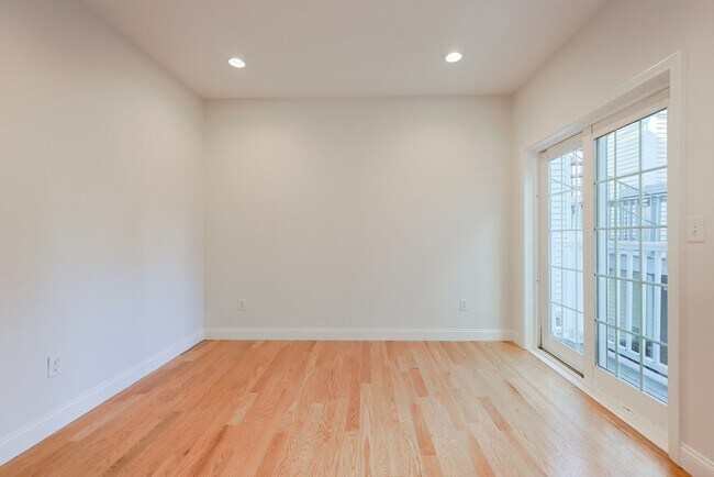 Building Photo - 375 Dorchester St