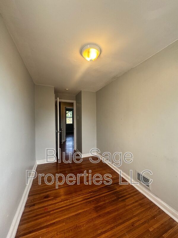 Building Photo - 2304 Bond Ave