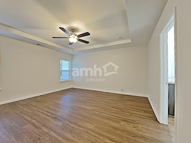 Building Photo - 323 Stoney Hollow Rd