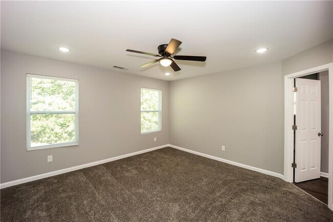 Building Photo - 255 Addy Ln