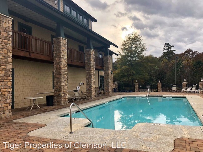 Building Photo - 3 br, 3 bath House - 1301 Harts Ridge Dr