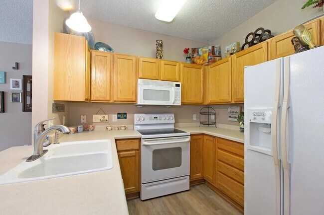 Building Photo - Spacious *2Bed*2Bath townhome Cottage Grove Available 7/1/26!