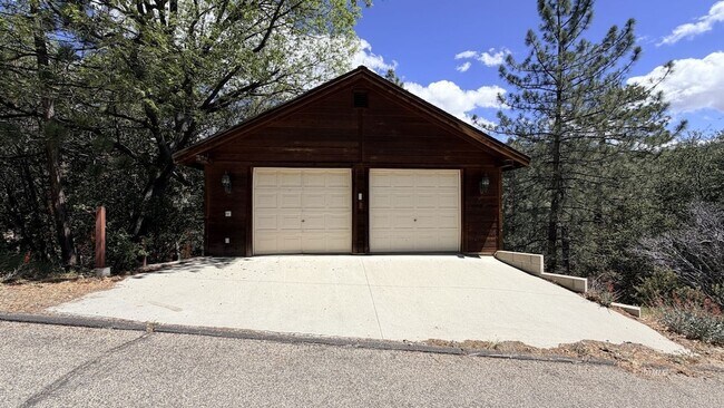 Building Photo - 26720 Robin Dr