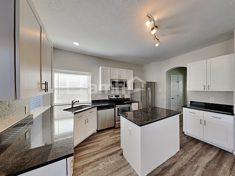 Building Photo - 17826 Camden Oaks Ln