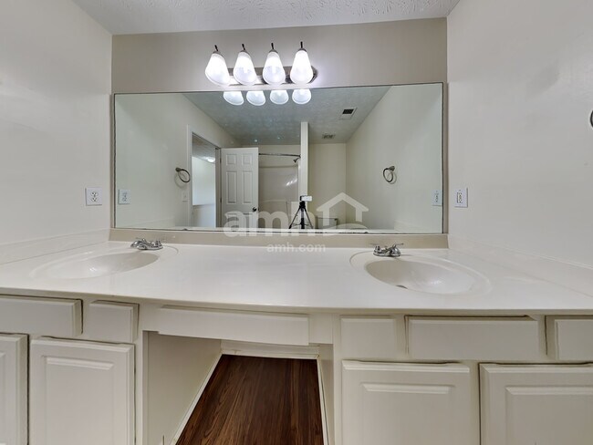 Building Photo - 338 Park Creek Ridge