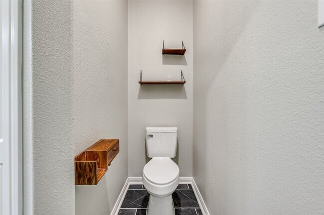 Building Photo - 3015 Watercrest Dr