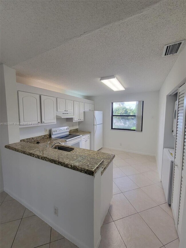 Building Photo - 5641 Riverside Dr
