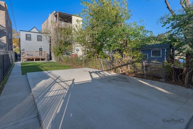 Building Photo - 527 N Ridgeway Ave