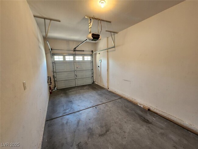 Building Photo - 9664 Villa La Mora Ave