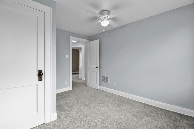 Building Photo - 626 E Jenkins Ave