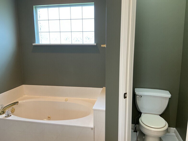 Building Photo - 16 Homeview Cv