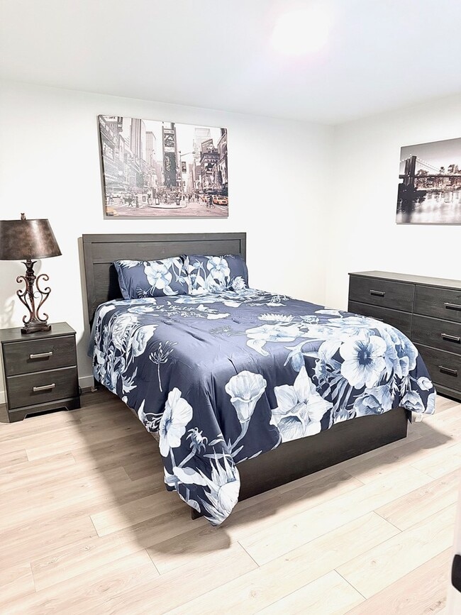 Building Photo - 2944 Hidalgo Ave