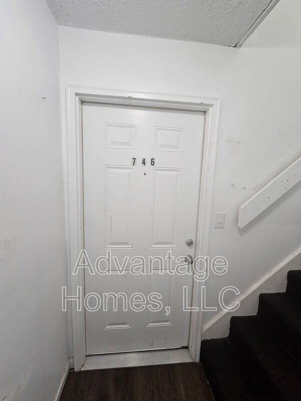 Building Photo - 746 N 70th St