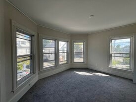 Building Photo - 16 Parkview Ave