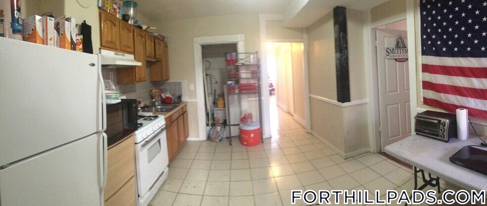 Building Photo - 160 Centre St