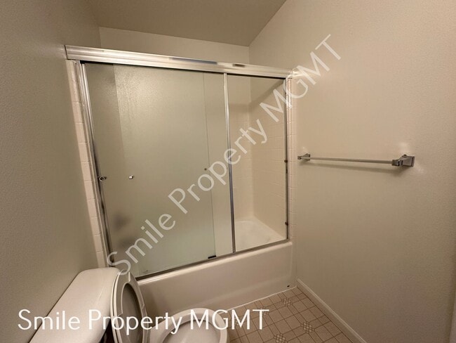 Building Photo - 6422 SE 137th Ave