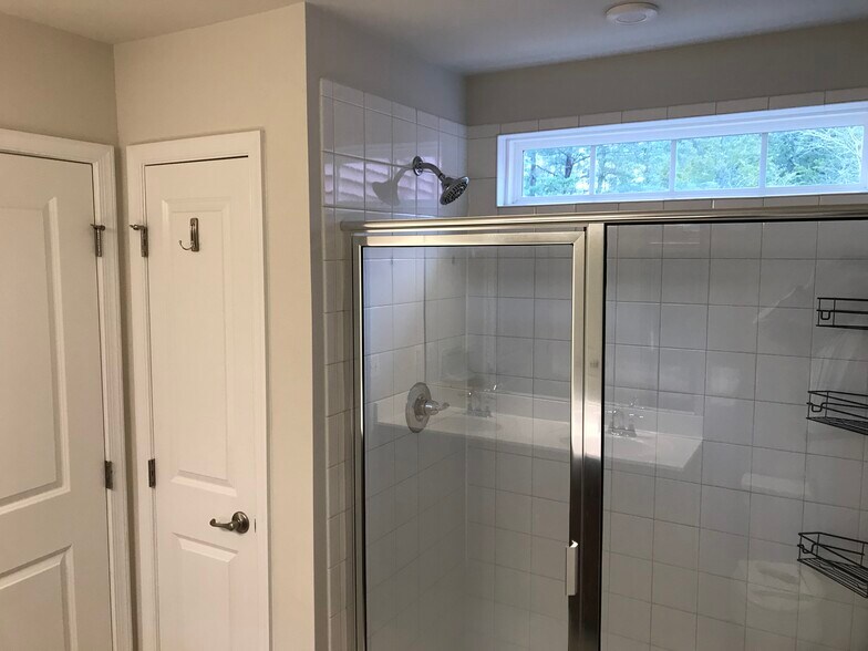Master bath - shower &amp; closet - 2802 Wheatland Station Way