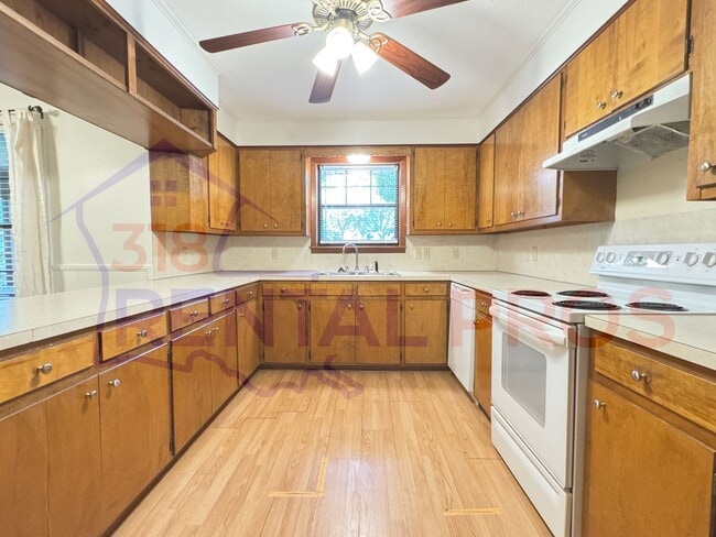 Building Photo - Beautiful Home with Large Backyard