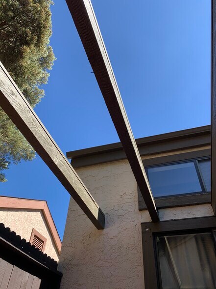 private enclosed atrium - 1413 Coyote Rd