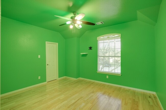 Building Photo - 4 bed Golf community for lease!