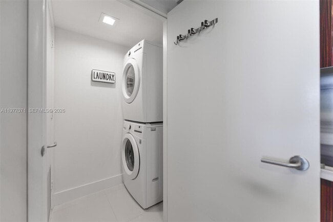 Building Photo - 3951 S Ocean Dr