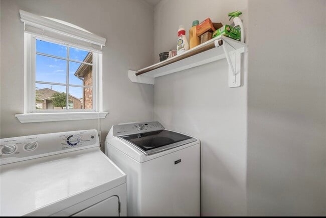 Building Photo - 12418 King Louis Dr