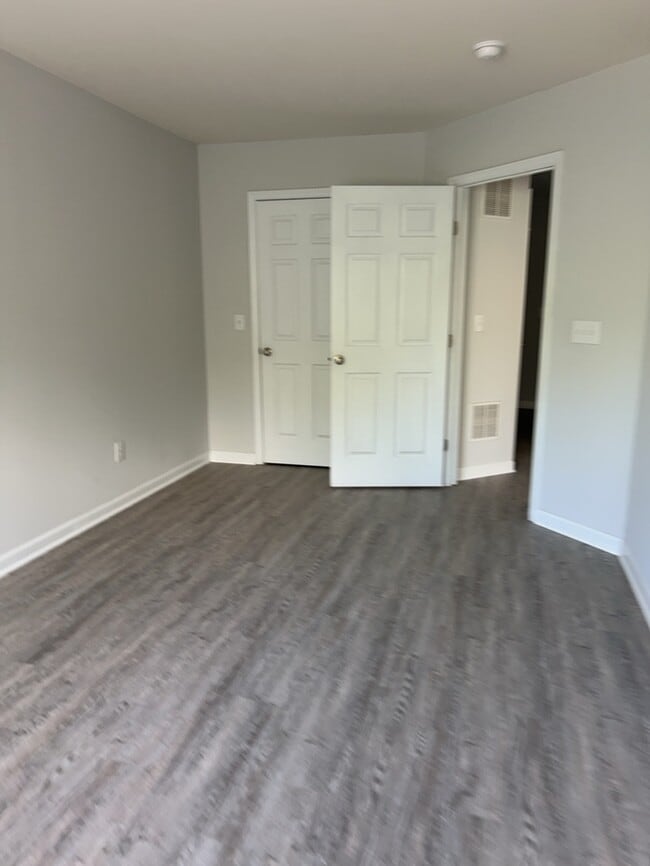Building Photo - Ready for Now! Located in Raleigh. 3 Story...