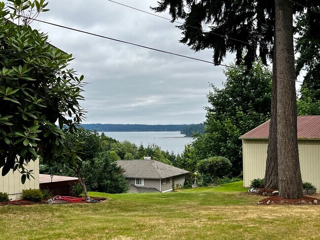Building Photo - Beautiful home with a view in Bremerton.
