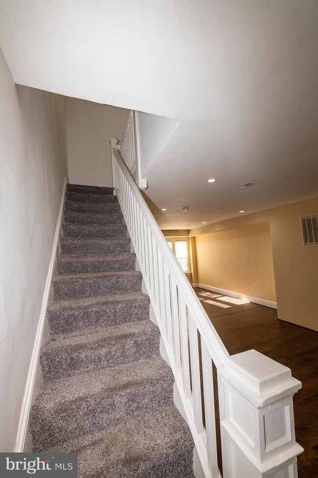 Building Photo - 3317 W Garrison Ave