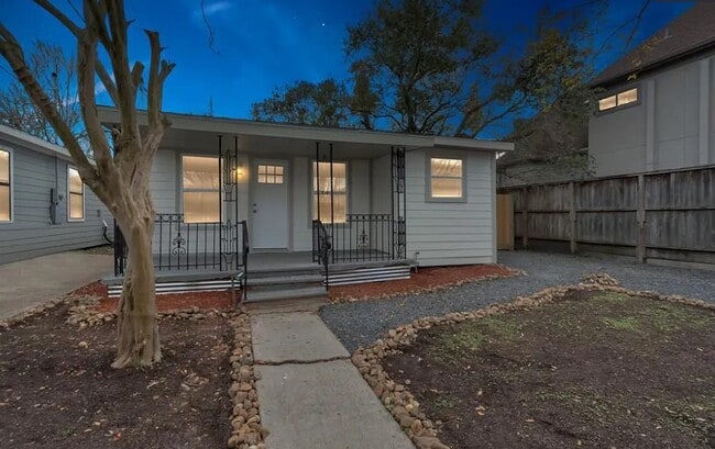 Building Photo - 1202 Common Park Dr