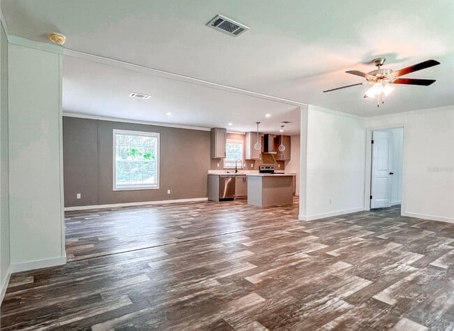 Building Photo - 5/3 Brooksville Available Now